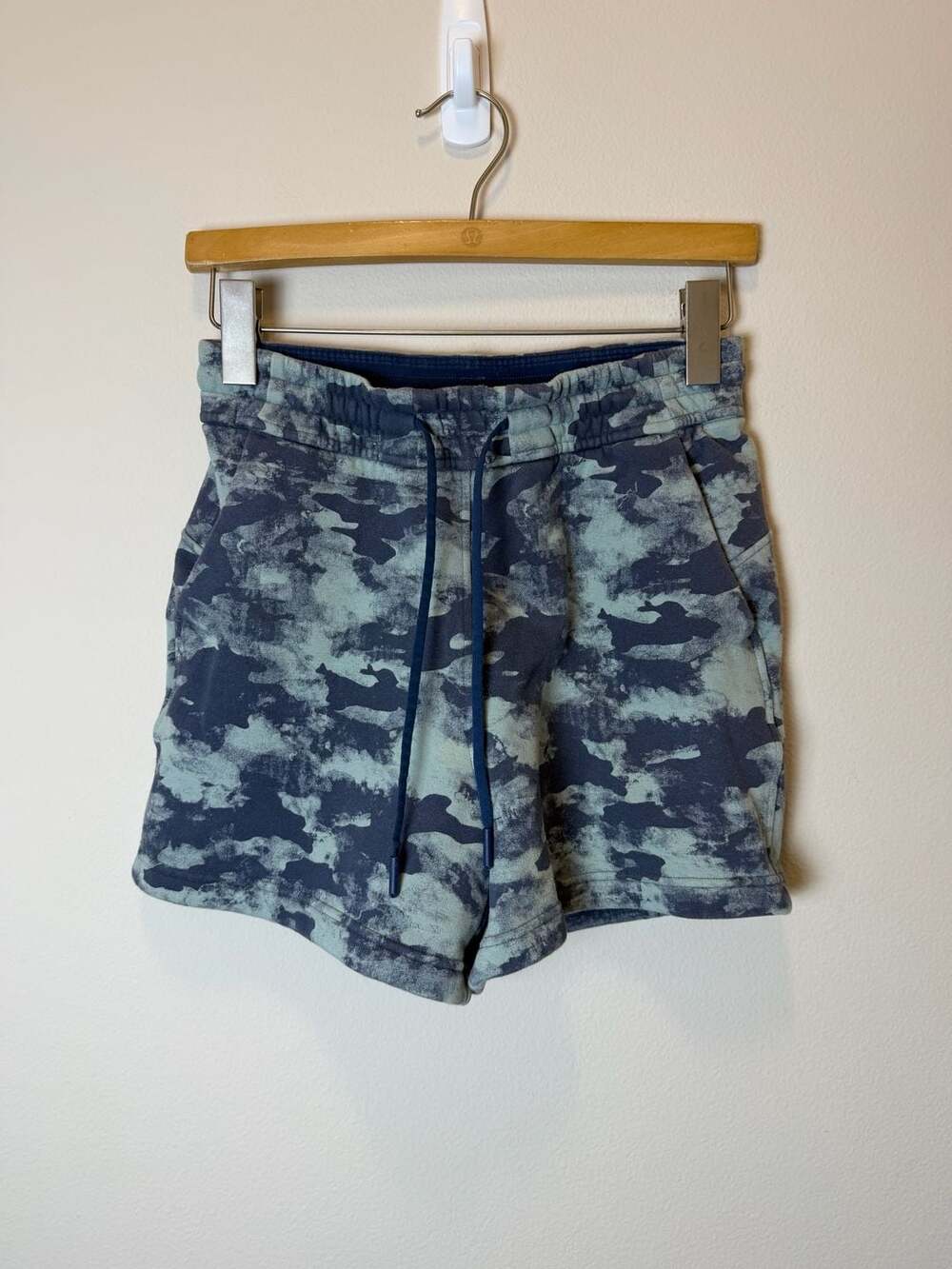 Lululemon Loungeful High-Rise Short Size 4 Blue Camo Sweat Shorts